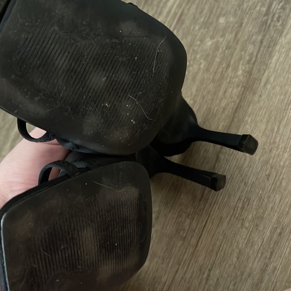 Forever 21 size 7 black kitten heels - Picture 4 of 4
